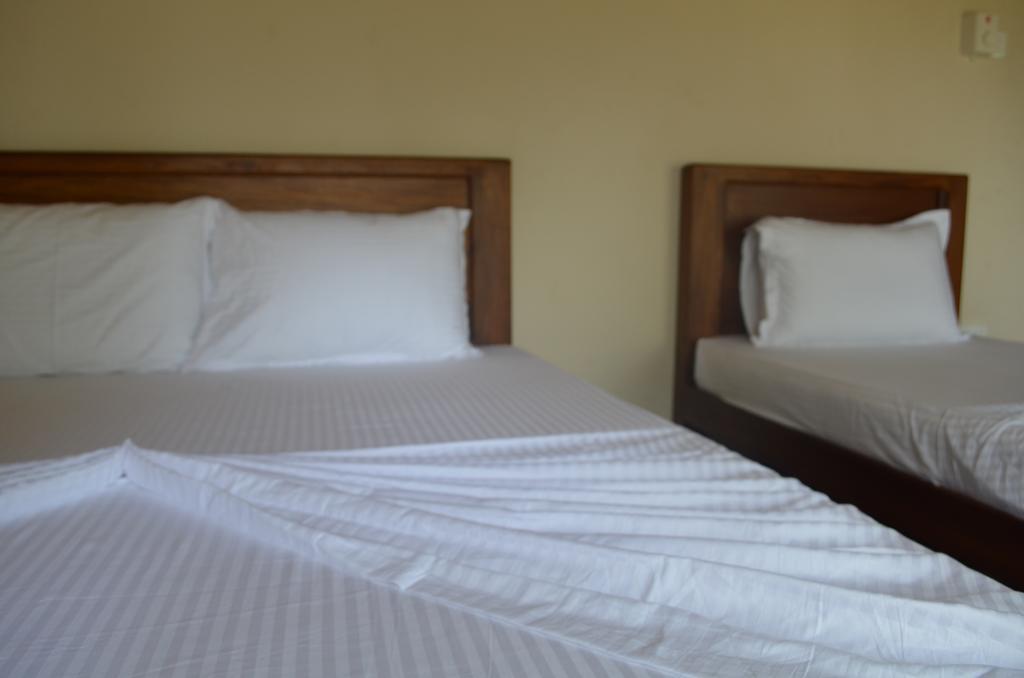 Aqua Front Yala Resort Kirinda  Room photo